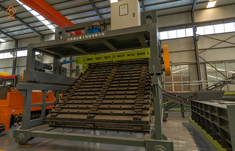 發(fā)酵有機(jī)肥的設(shè)備鏈板翻堆機(jī)原理、特點(diǎn)、結(jié)構(gòu) 發(fā)酵有機(jī)肥的設(shè)備鏈板翻堆機(jī)原理、特點(diǎn)、結(jié)構(gòu)